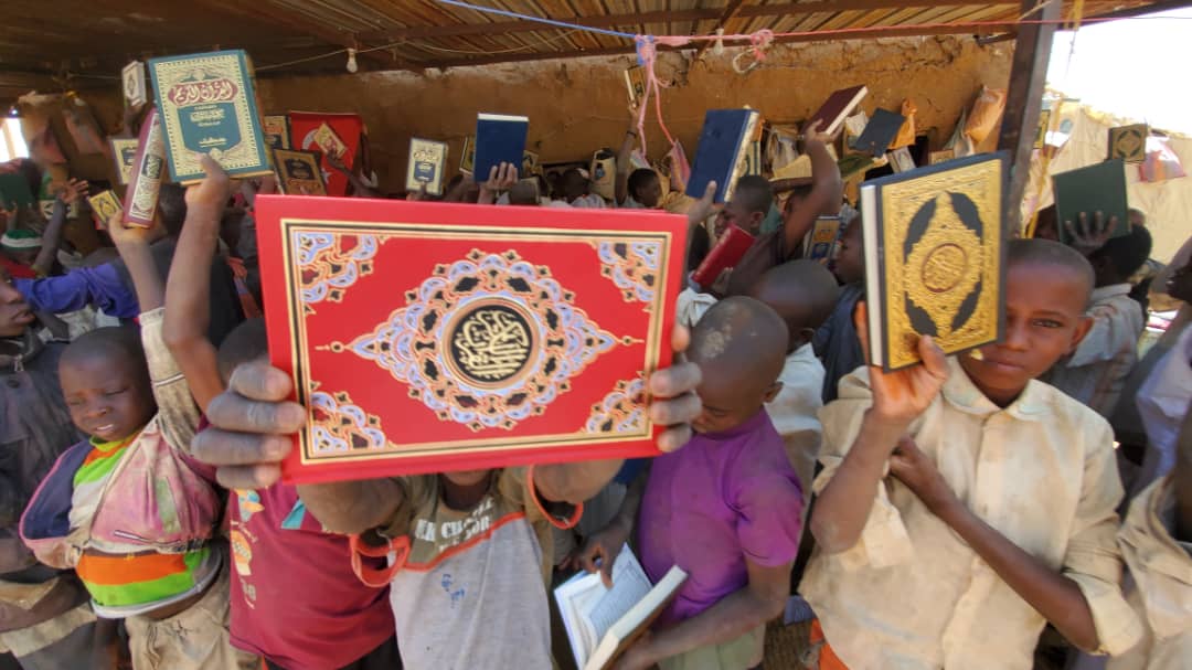 Kur’an-ı Kerim Hediyesi Dağıtımı