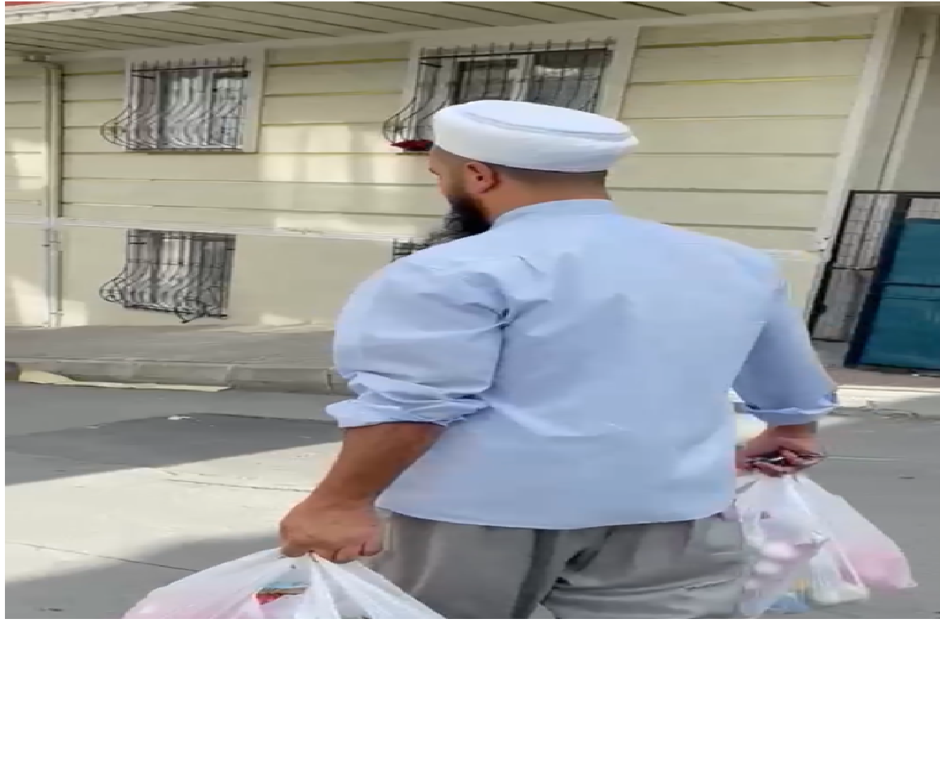 SURİYELİ İHTİYAÇ SAHİBİ BİR AİLE'YE GIDA YARDIMI YAPTIK.
